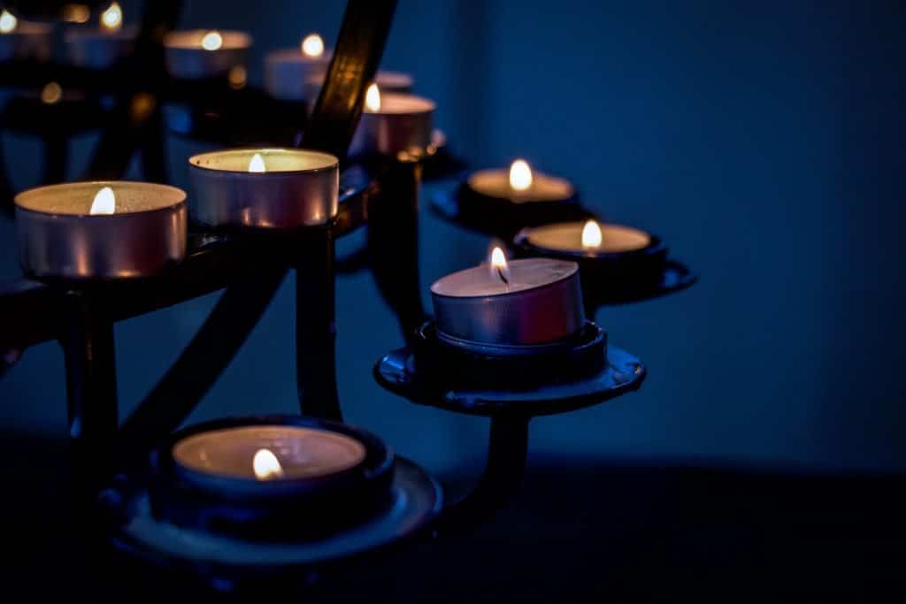 Noche de San Juan. Ritual velas alejar lo malo.